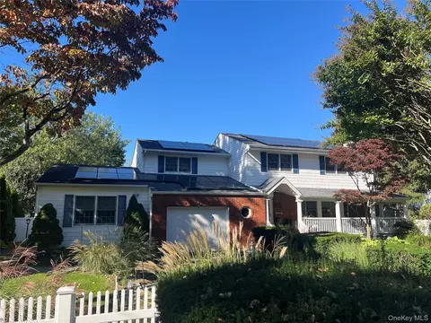 22 Emerson Ave, North Babylon, NY 11703