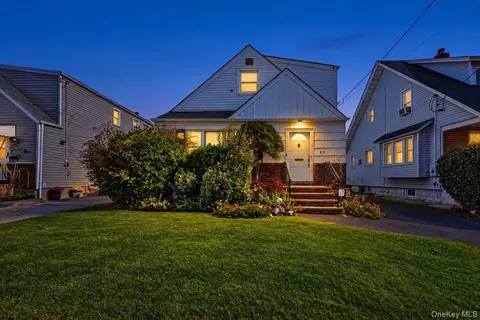 25 Poplar St, West Hempstead, NY 11552
