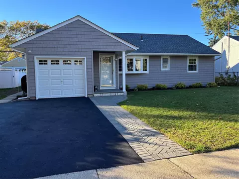 182 Hungry Harbor Rd, Valley Stream, NY 11581