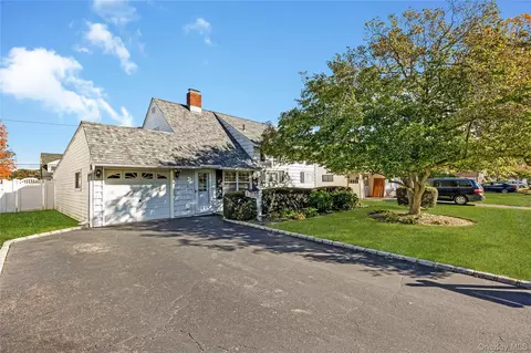 2149 Salisbury Park Dr, North Hempstead, NY 11590