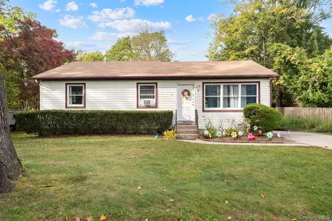 81 Bushwick Ave, Central Islip, NY 11722
