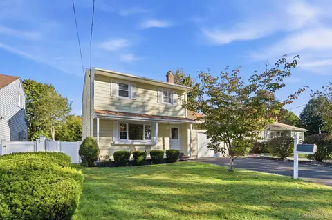 249 E 17th St, Huntington Station, NY 11746