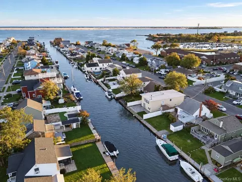 367 West Dr, Copiague, NY 11726