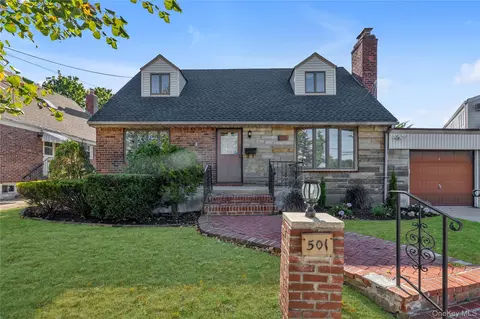 501 Nancy Rd, North Hempstead, NY 11501