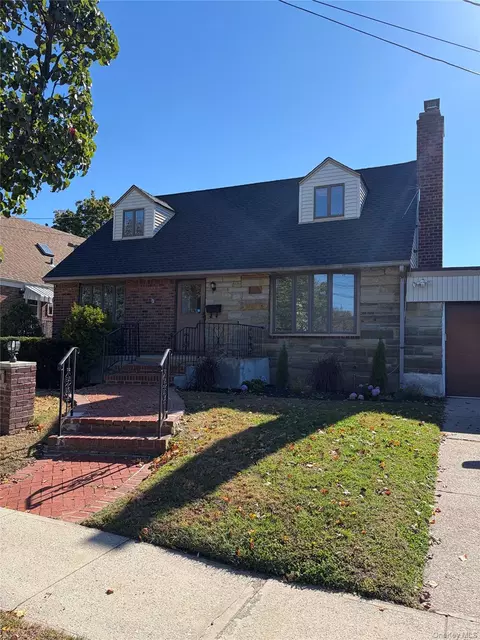 501 Nancy Rd, North Hempstead, NY 11501