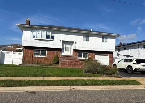264 Forest Ave, Massapequa, NY 11758