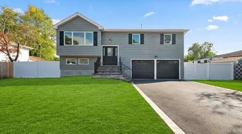 124 Ithaca St, Bay Shore, NY 11706