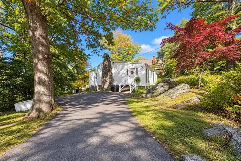 55 Overlook Rd N, White Plains, NY 10603