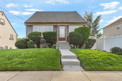 142 Washington Ave, Valley Stream, NY 11580