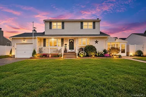 169 N Nassau Ave, Massapequa, NY 11758