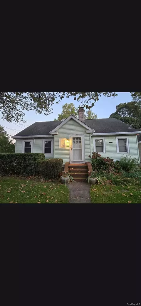1 Woodhill Ct, Huntington Station, NY 11746