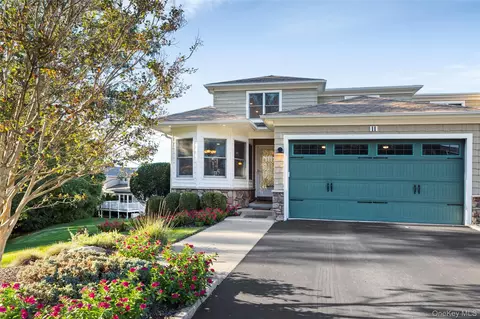 11 Theresa Ln, Port Jefferson, NY 11777