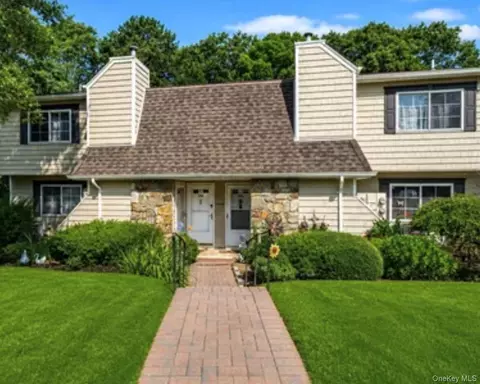 186 Lake Point Circle Cir #186, Middle Island, NY 11953