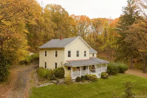 1323 Mountain Rd, Greenville, NY 12771