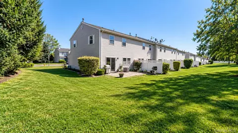 Exterior - 94 Smith Ave, Islip, NY 11751 photo 3 of 6