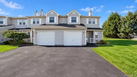 Exterior - 94 Smith Ave, Islip, NY 11751 photo 6 of 6