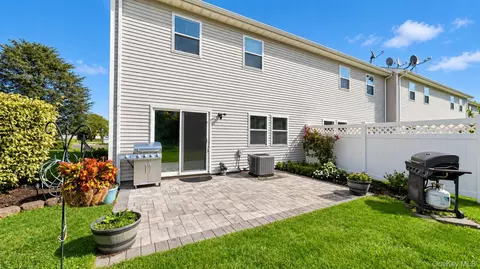 Exterior - 94 Smith Ave, Islip, NY 11751 photo 2 of 6