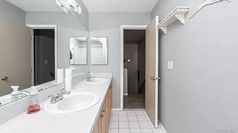 Entry Way - 94 Smith Ave, Islip, NY 11751 photo 3 of 3