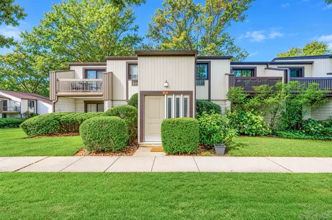65 Richmond Blvd #2A, Ronkonkoma, NY 11779