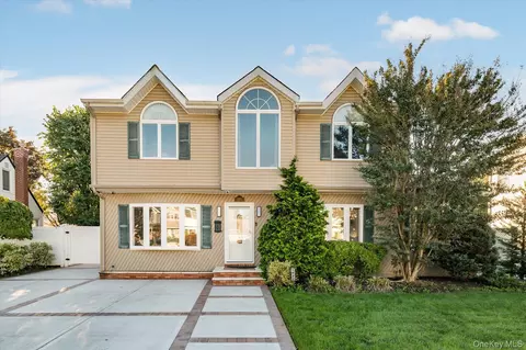 1622 Carla Ln, East Meadow, NY 11554