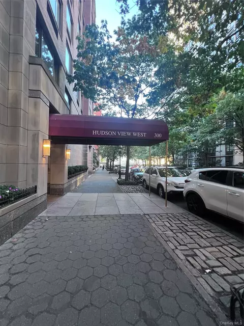 300 Albany St #4L, New York, NY 10280