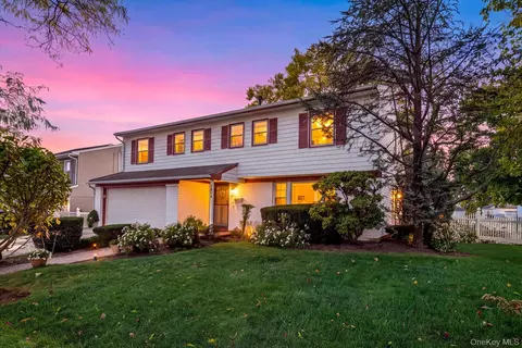 2498 Kayron Ln, North Bellmore, NY 11710
