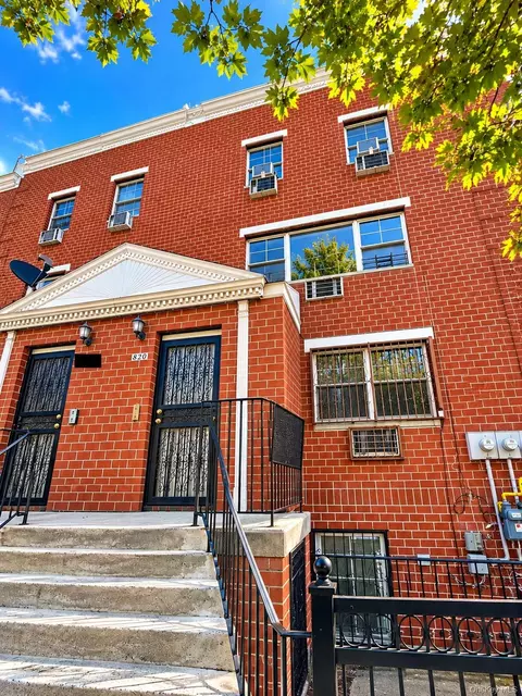 820 Bryant Ave, New York, NY 10474