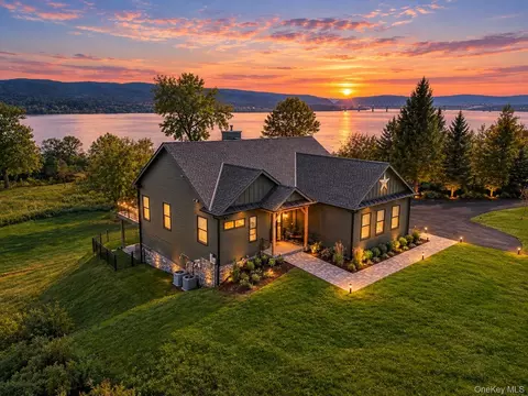3 Anchor Dr, Newburgh, NY 12550