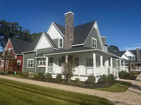 2 Willow Blu Ct, Islip, NY 11730 photo 2