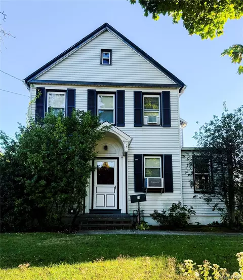 24 Hicks Ln, North Hempstead, NY 11024