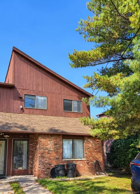 971 W Fingerboard Rd #971, Staten Island, NY 10304