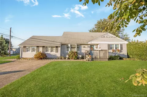 45 Charleston Dr, Amityville, NY 11701