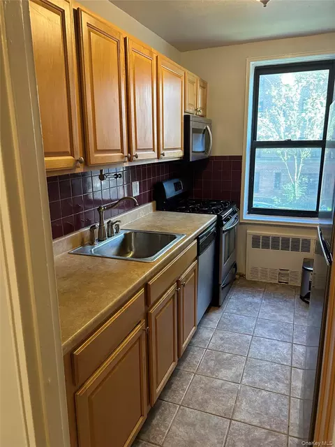 141-05 Pershing Cres #203, Briarwood, NY 11435