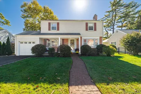 481 S Wood Rd, Rockville Centre, NY 11570