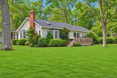 5200 Pequash Ave, Cutchogue, NY 11935