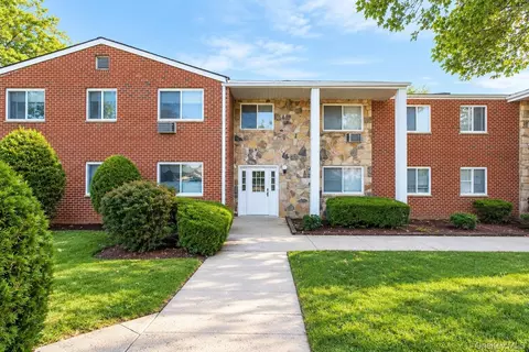 9 Gadsen Pl #1B, Staten Island, NY 10314