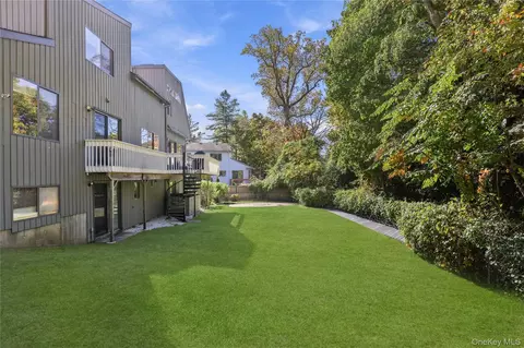 Exterior - 9 Deer Run, Rye Brook, NY 10573 photo 3 of 3