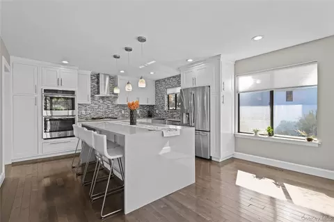 Kitchen - 9 Deer Run, Rye Brook, NY 10573 photo 3 of 4
