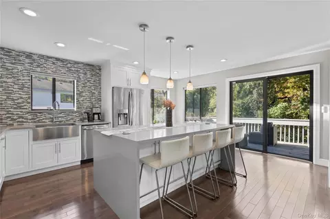 Kitchen - 9 Deer Run, Rye Brook, NY 10573 photo 1 of 4