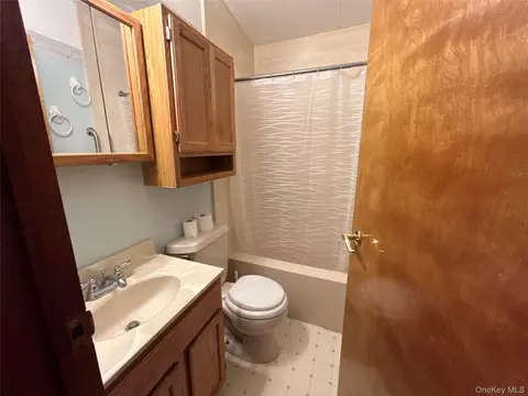 Bath - 32 David Rd, North East, NY 12546 photo 1 of 1