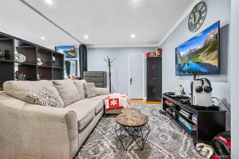 14350 Hoover Ave #505, Jamaica, NY 11435