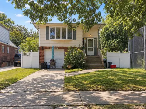 267 Crest Ave, North Hempstead, NY 11001