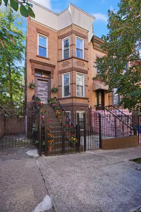 472 46th St, Brooklyn, NY 11220
