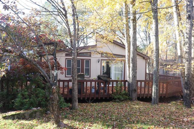 8 Gloucester Ct, Thompson, NY 12701 | MLS# 1065360 | 18 Photos - Movoto