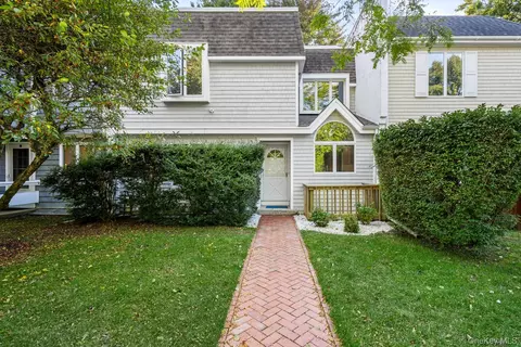 73 Gingerbread Ln, East Hampton, NY 11937