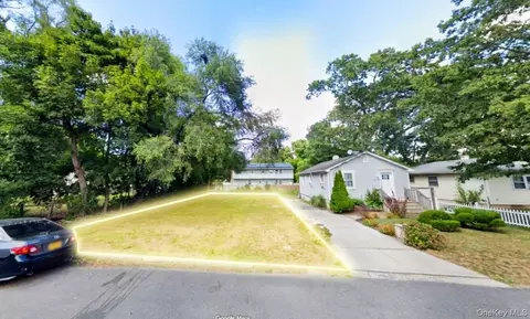 295 State Ave, Babylon, NY 11798