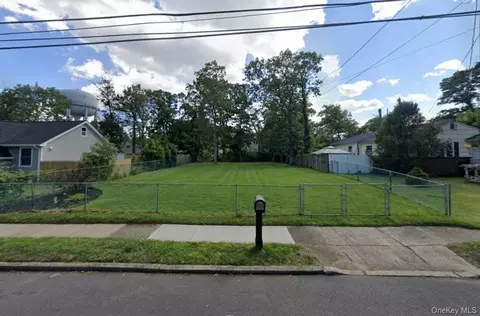 296 State Ave, Babylon, NY 11798