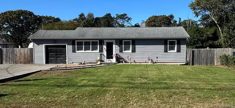 1009 Joselson Ave, Bay Shore, NY 11706