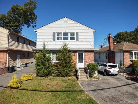 221 E Mineola Ave, Valley Stream, NY 11580
