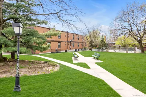 Exterior - 7043 E Park Dr #B, Flushing, NY 11367 photo 4 of 6
